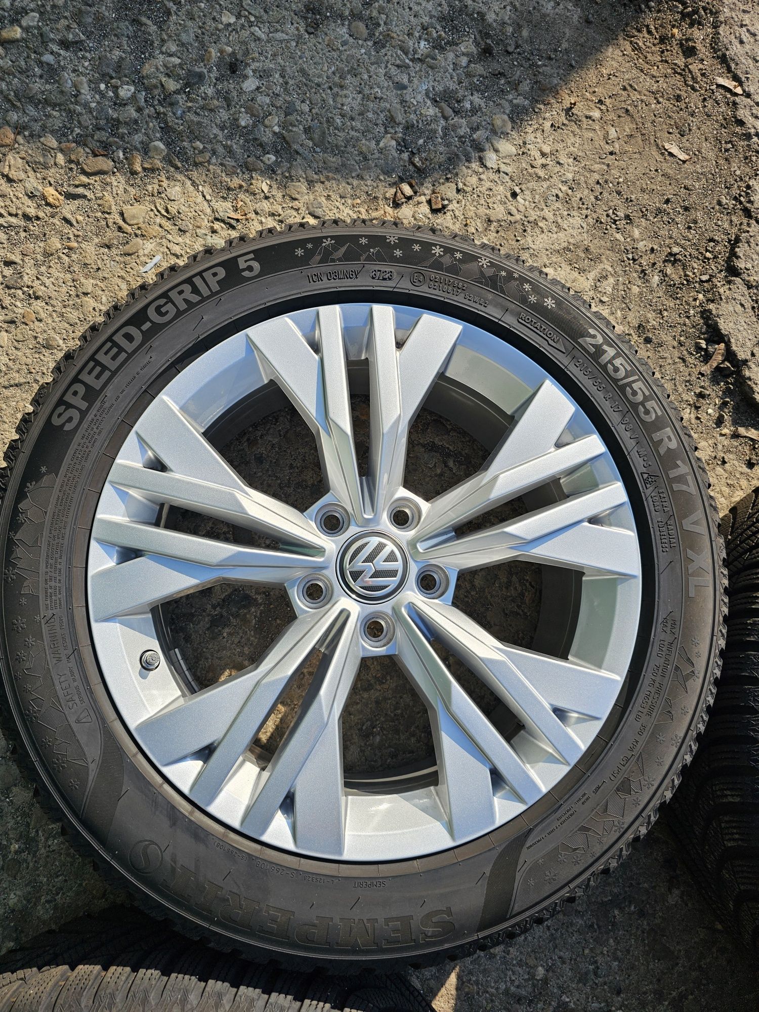 4 jante 5x112 Originale Volkswagen cu anvelope iarna 215 55 17 Semperi