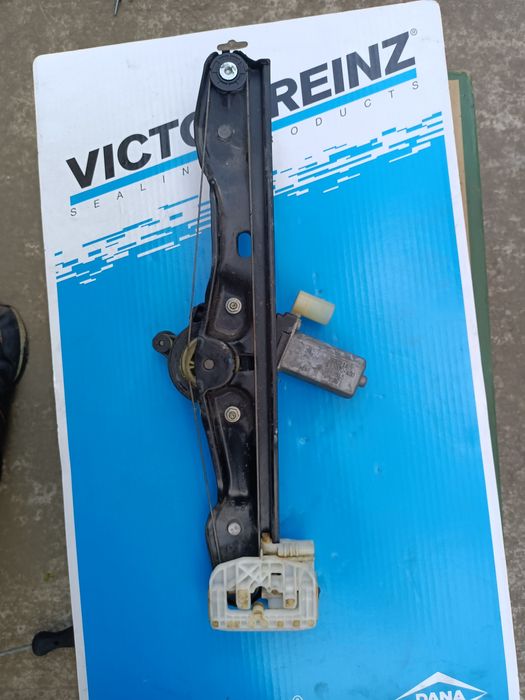 Macara geam dreapta spate BMW f20, f21 f30 f31 etc