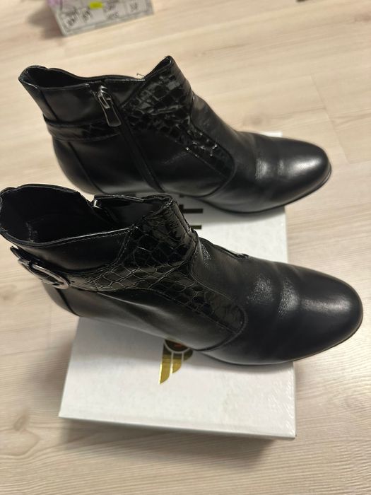 Vând ghete piele naturala!