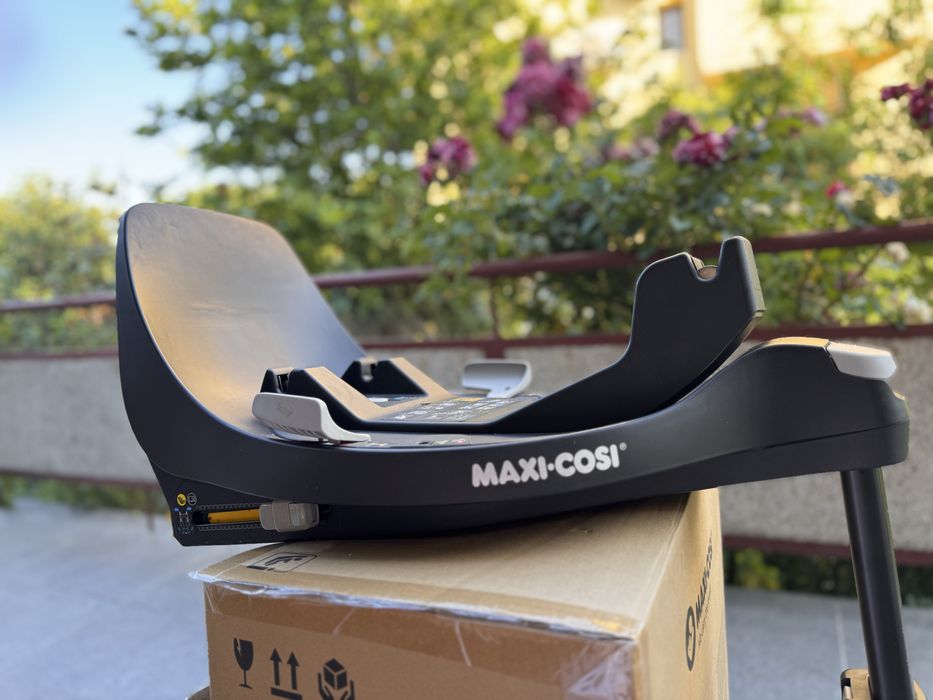 Столче за кола и база Maxi Cosi Family Fix 360 и Coral 360 ПЕРФЕКТНИ