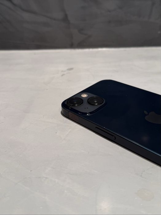 Перфектен Iphone 13 Midnight 128 GB