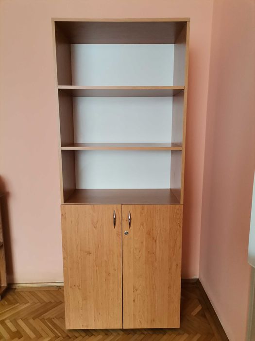Dulap cu rafturi