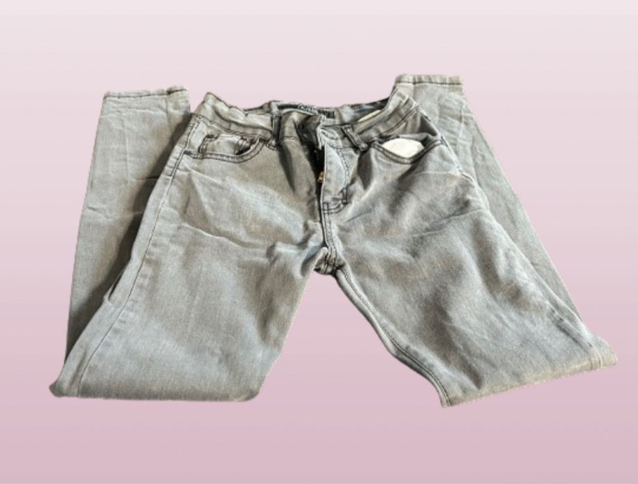 Blugi dama , culoarea gri , marimea M , fermoar defect