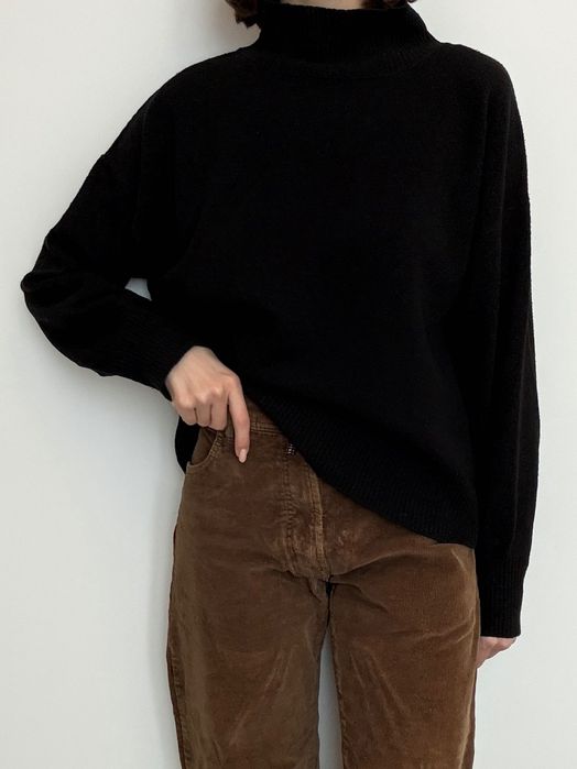 Черная теплая кофта