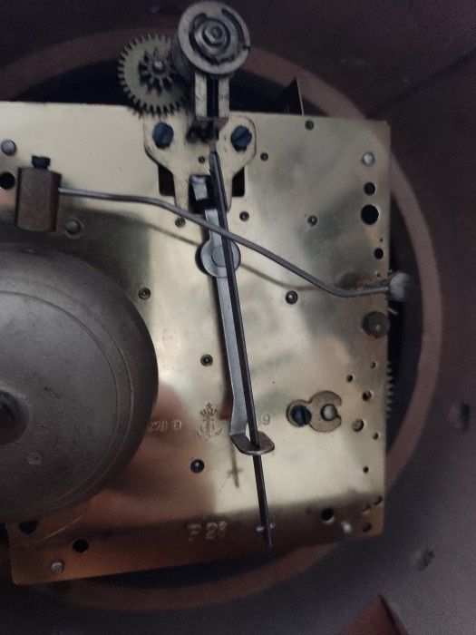 Ceas perete Gustav Becker in stil Louis din lemn sculptat integral man