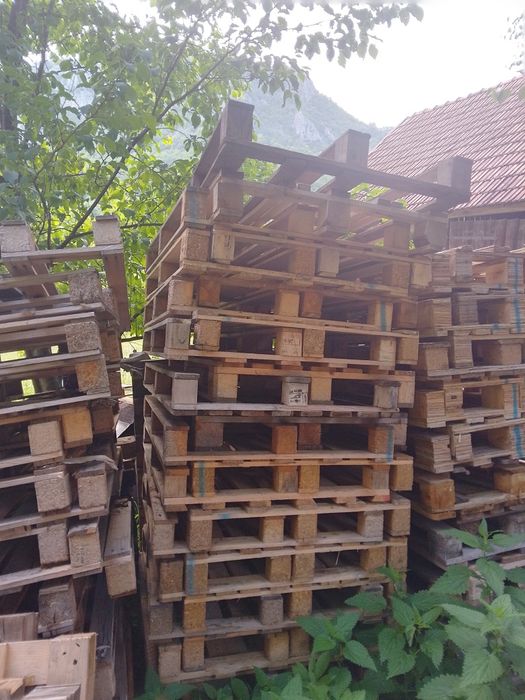 Paleti lemn pentru folosit sau pentru foc