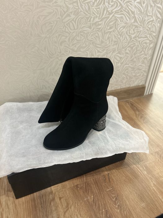 Женские замшевые  сапоги