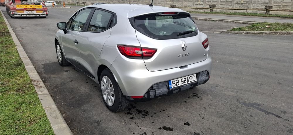 Vând Renault clio