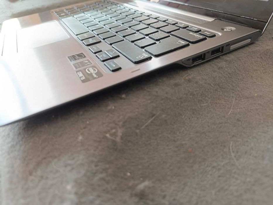 Продавам бърз лаптоп Samsung, 13 инча, Intel Core i5
