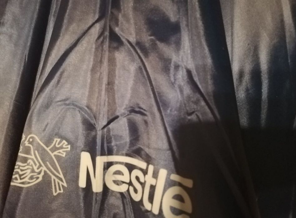Umbrela ploaie nestle