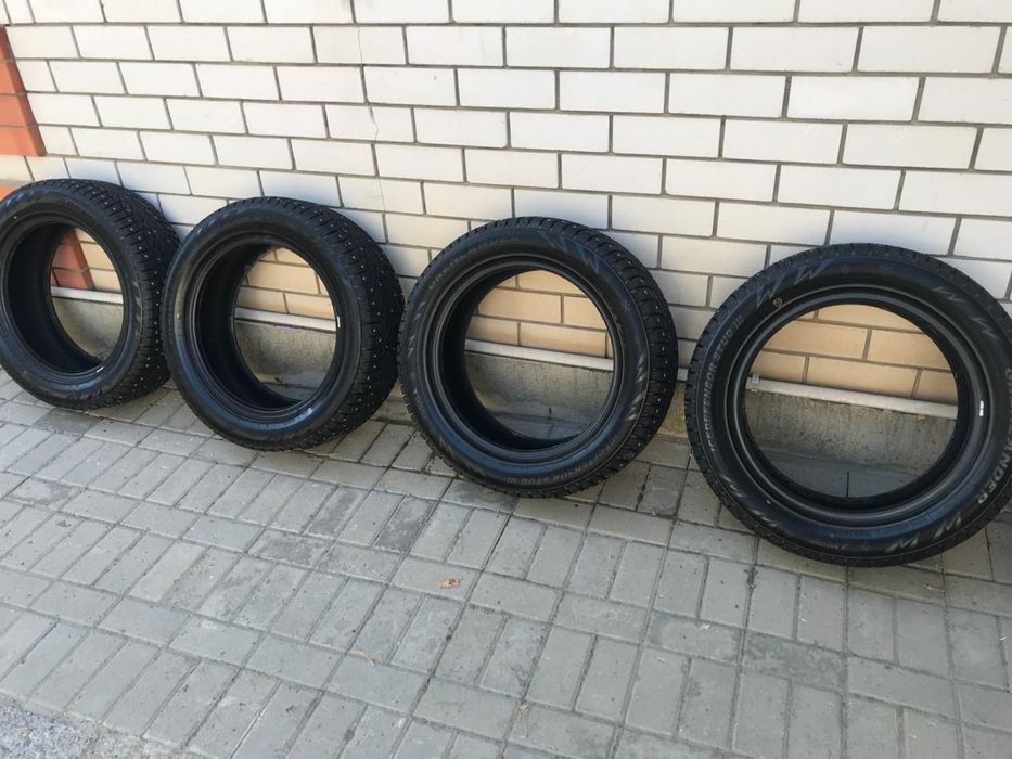 Продам шипованную резину