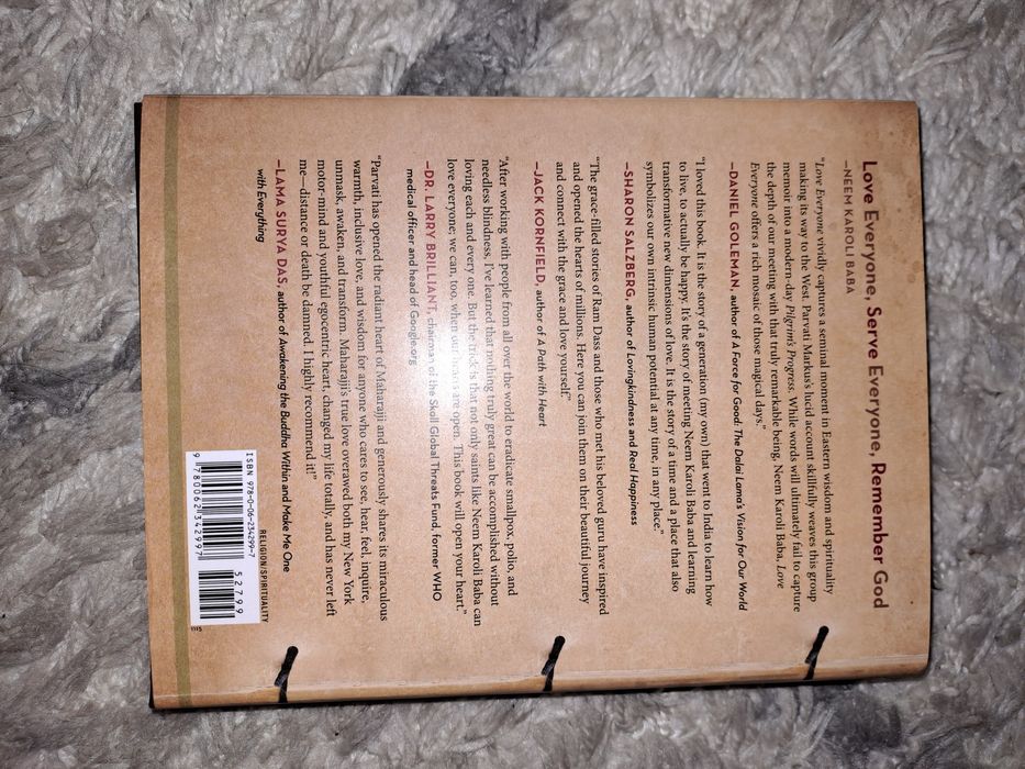 Love evеryone by Parvati Markus, книга за Махараджи