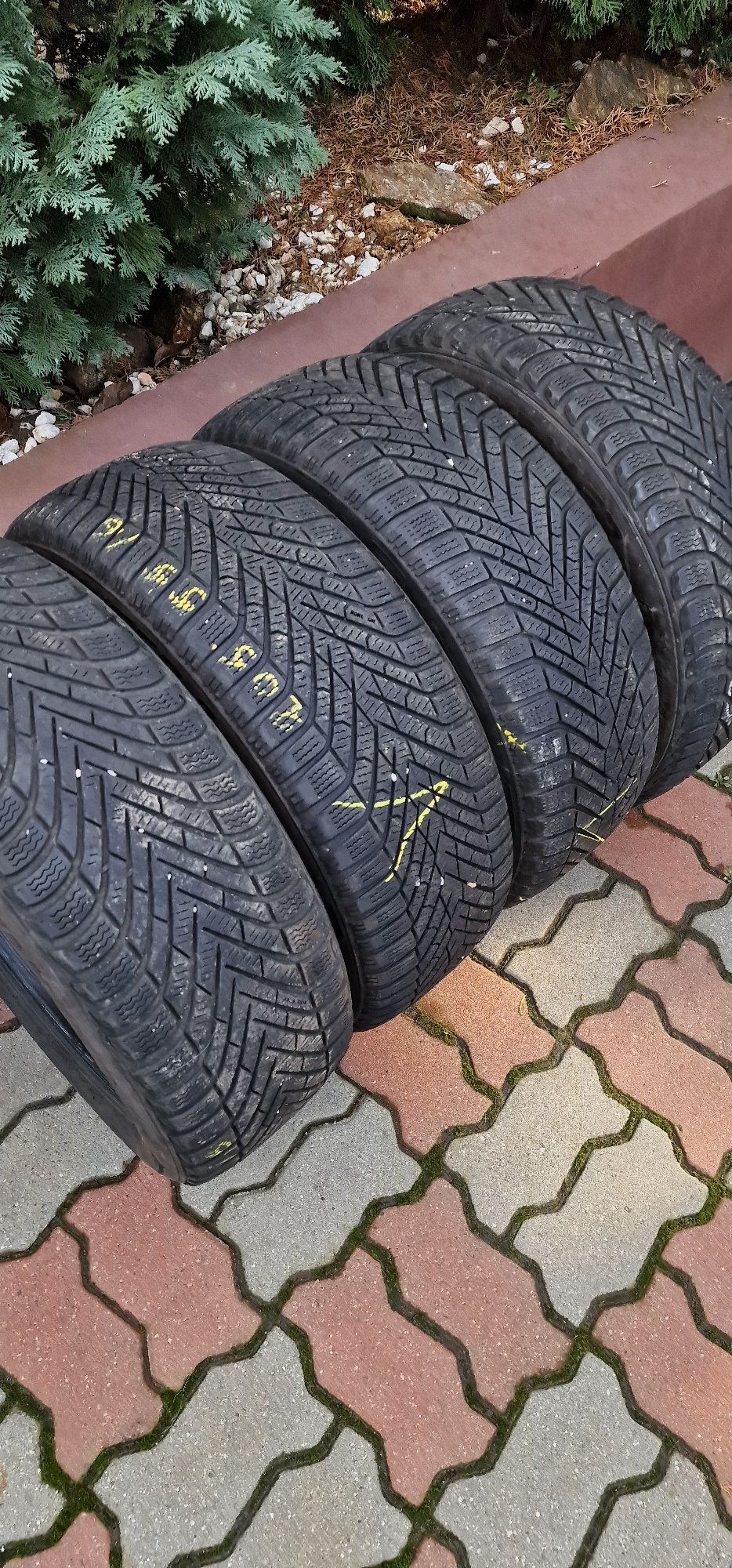 Pirelli /275.35.21 #205 55 16.