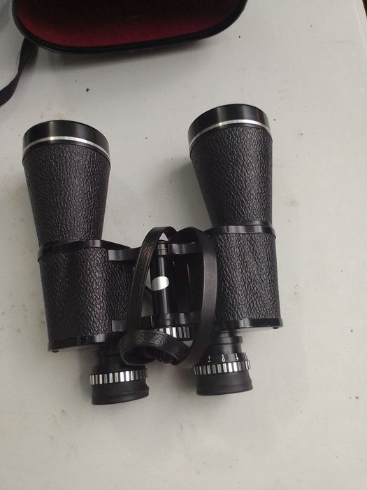 Vând binoclu 10/50