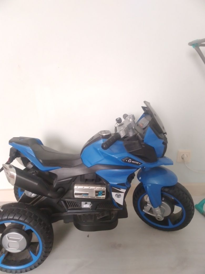 Продам электрический мотоцикл детский в рабочем состоянии с зарядкой