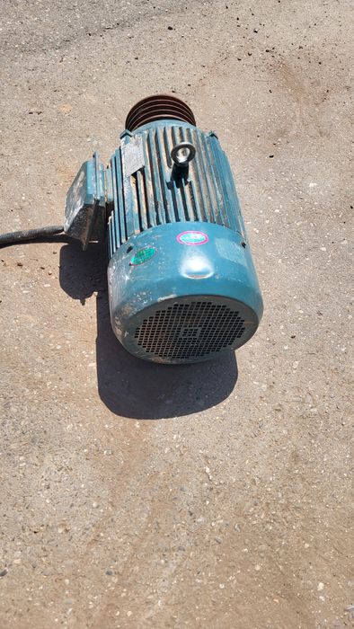 Vînd motor electric 15kw 1460rtm 380v
