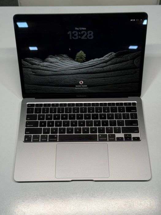 Macbook Air M1 deyarli yangi