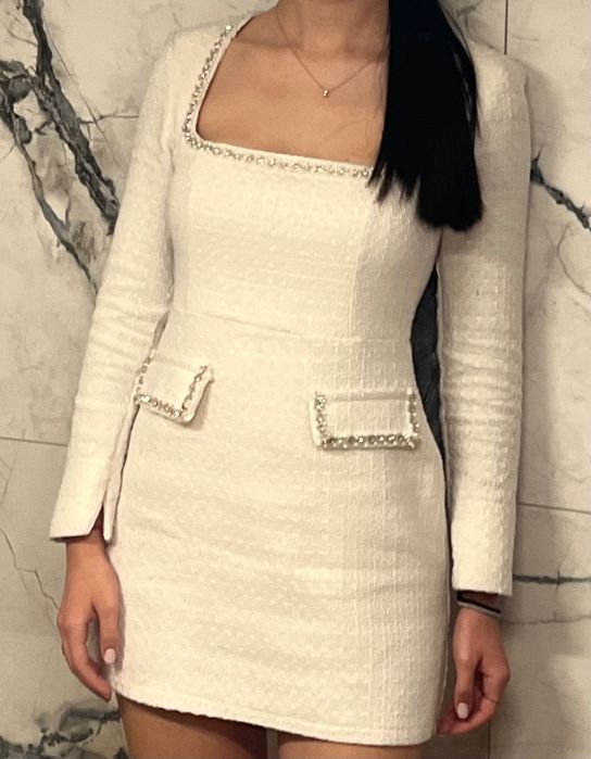 Бяла  къса рокля