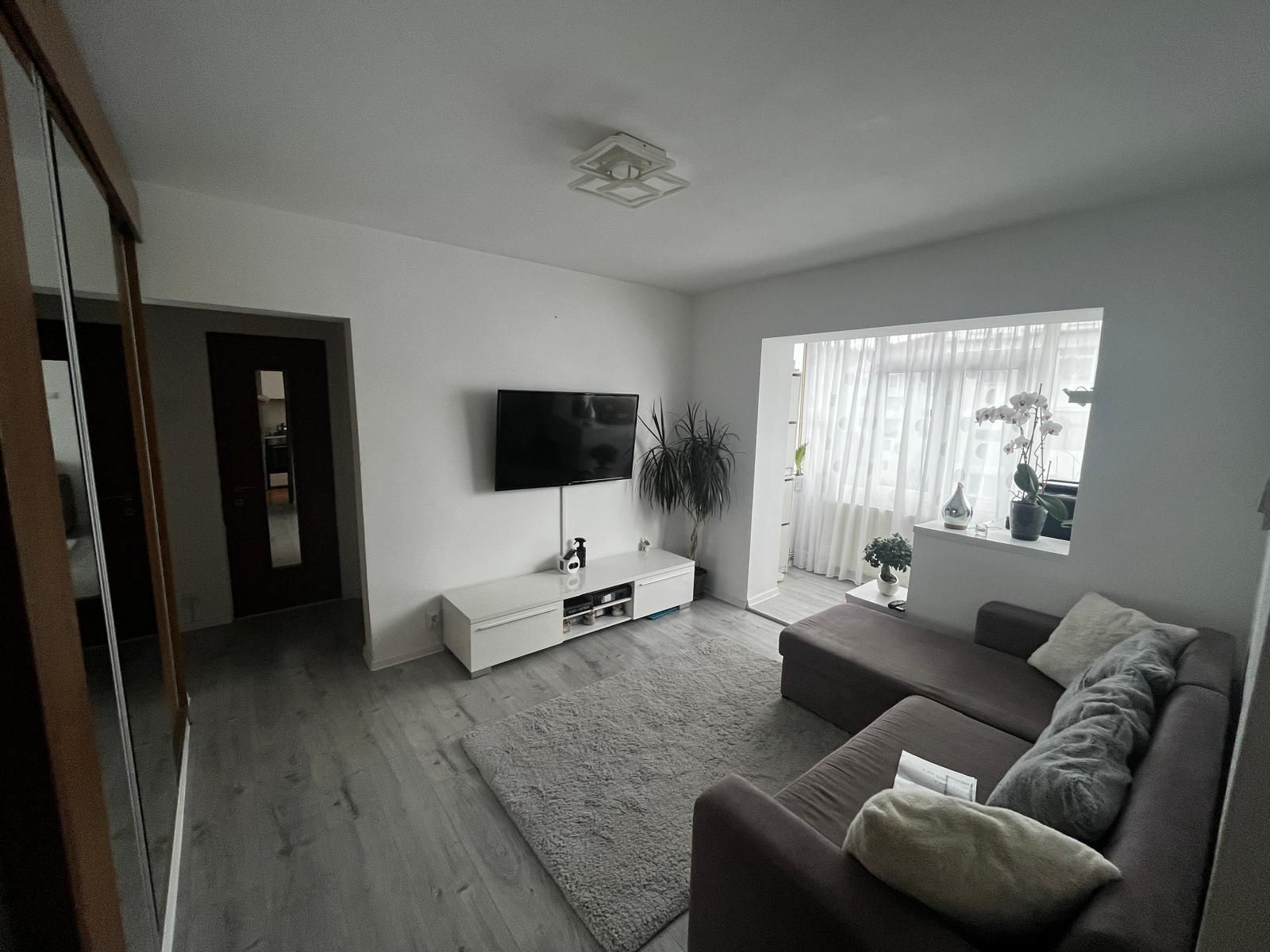 Apartament 3 camere complet mobilat