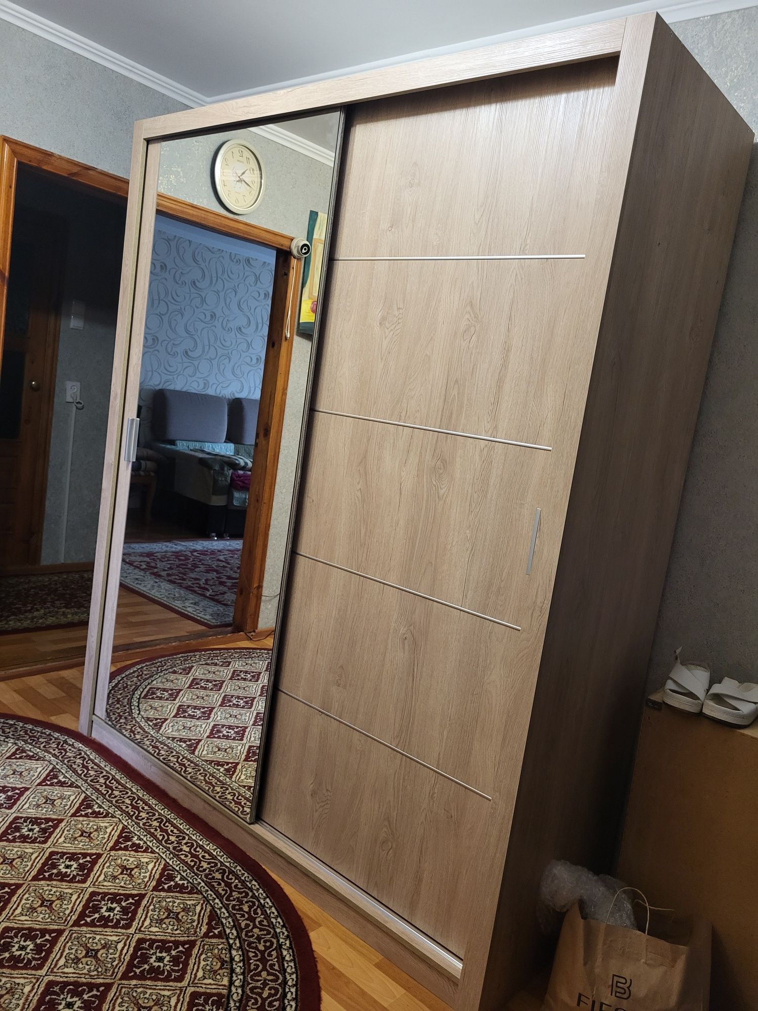 Продам шкаф купе в новом состоянии.