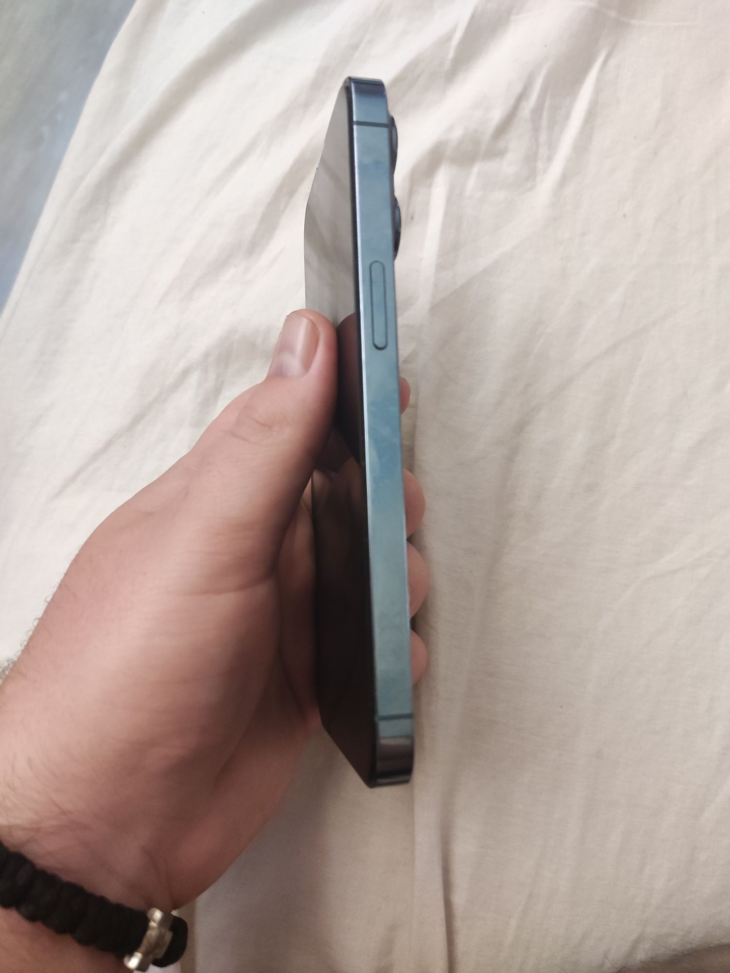 Продавам iphone 13pro