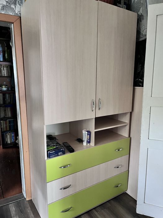 Отличный шкаф в детскую комнату 1.90 м