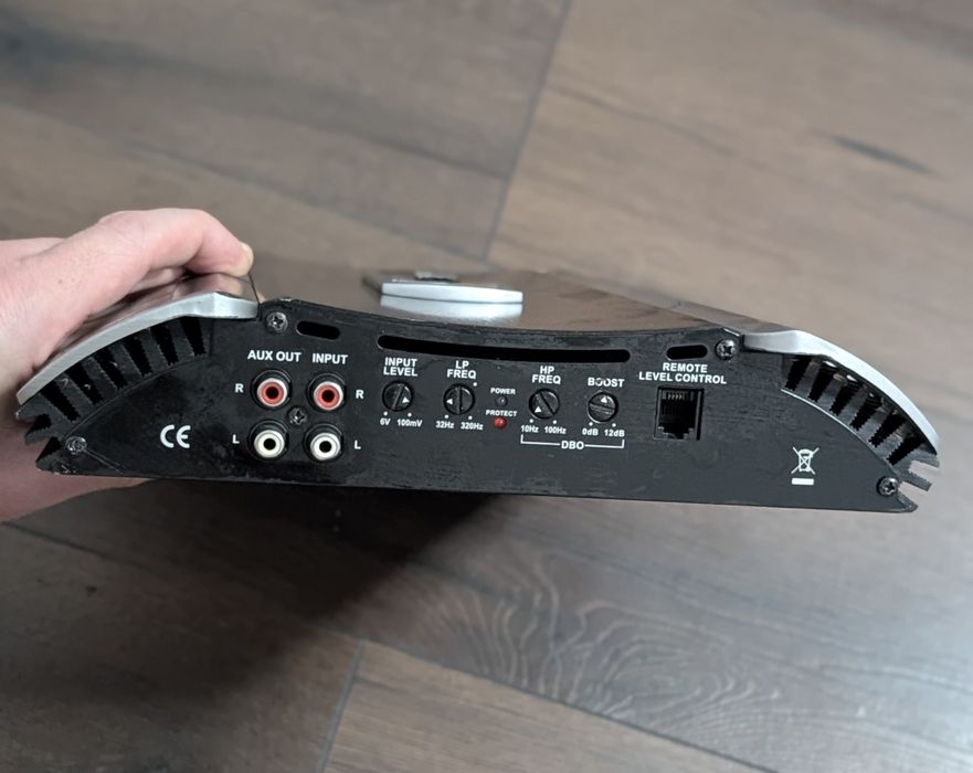 Subwoofer auto Pioneer 1500W + statie JBL GTO 7001