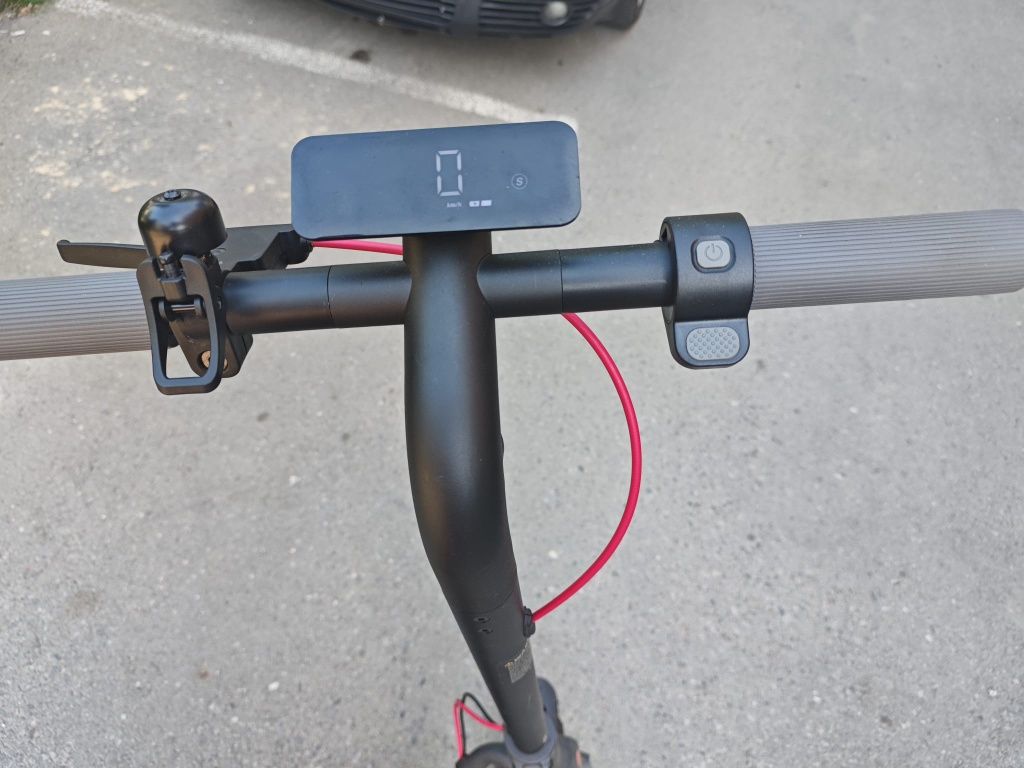 Vând trotineta Nave V40