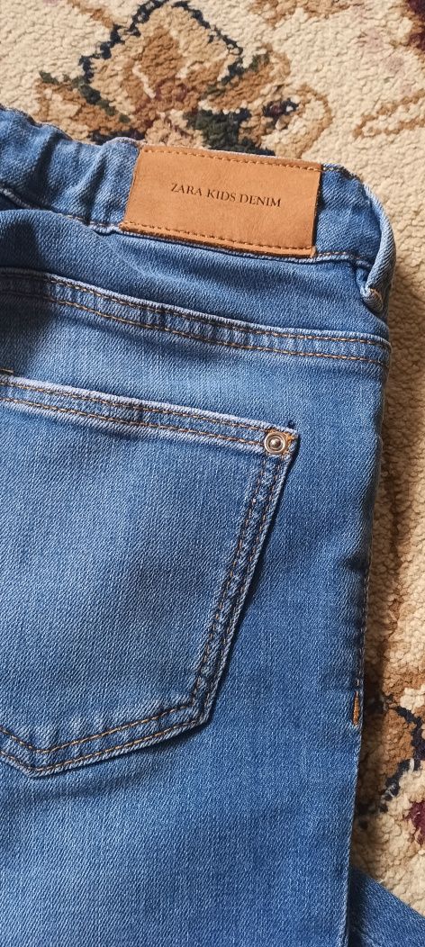 Джинсы на девочку Zara