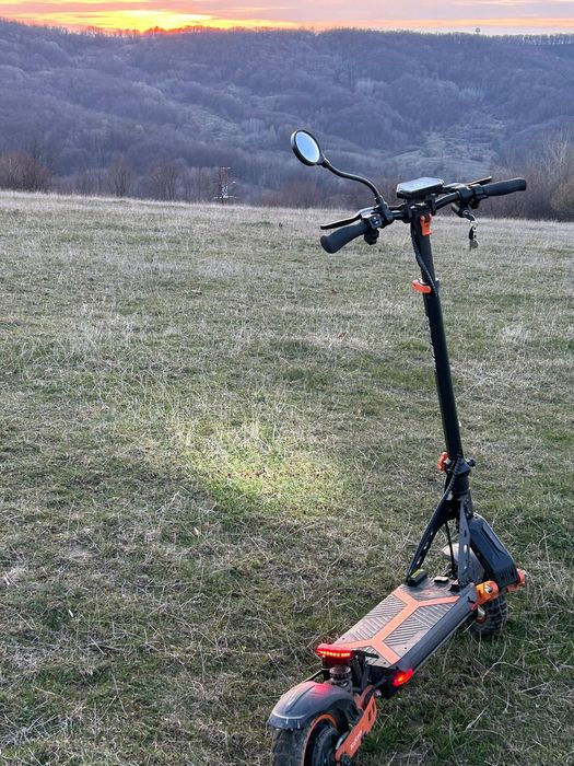 Vând trotineta electrica