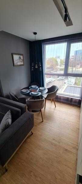 Дава се под наем Двустаен апартамент в Бургас, Център - 56 кв.м за 714 € - Снимка #1
