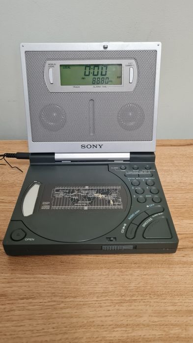 Sony icf-CD2000S, FM/MW/SW, CD плеер.
