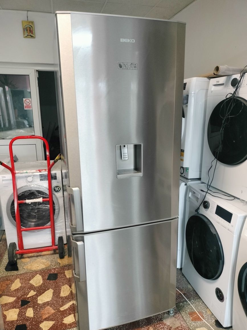 Frigider cu dozator apa Beko inox