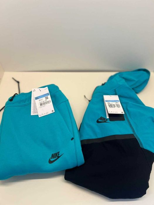100% Оригинален Анцуг Nike Tech Fleece -Комплект в размер Л