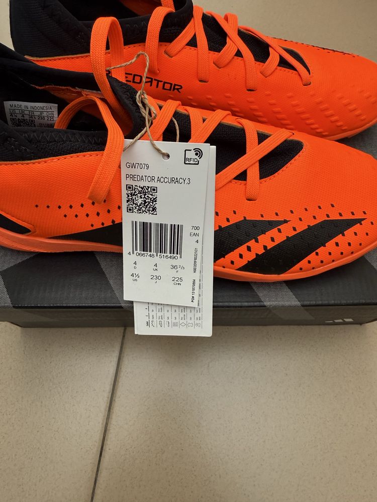 Футболни нови обувки /стоножки/ Adidas Predator