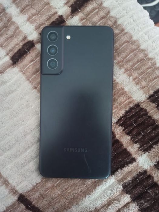 Продам телефон самсунг s21 fe в хорошем состоянии