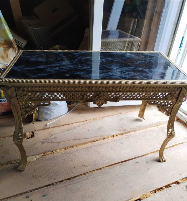 Set mobila din fontă. 3 scaune+masa+suport pentru flori.