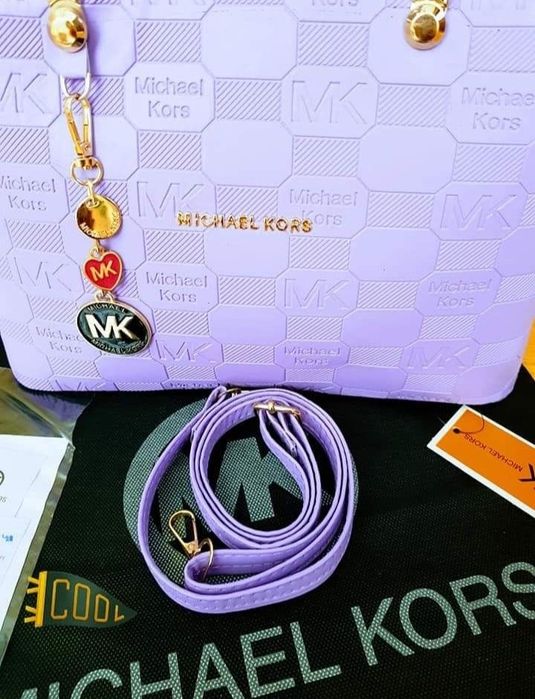 Geanta damă mov lila,logo metalic auriu, saculet, etichetă