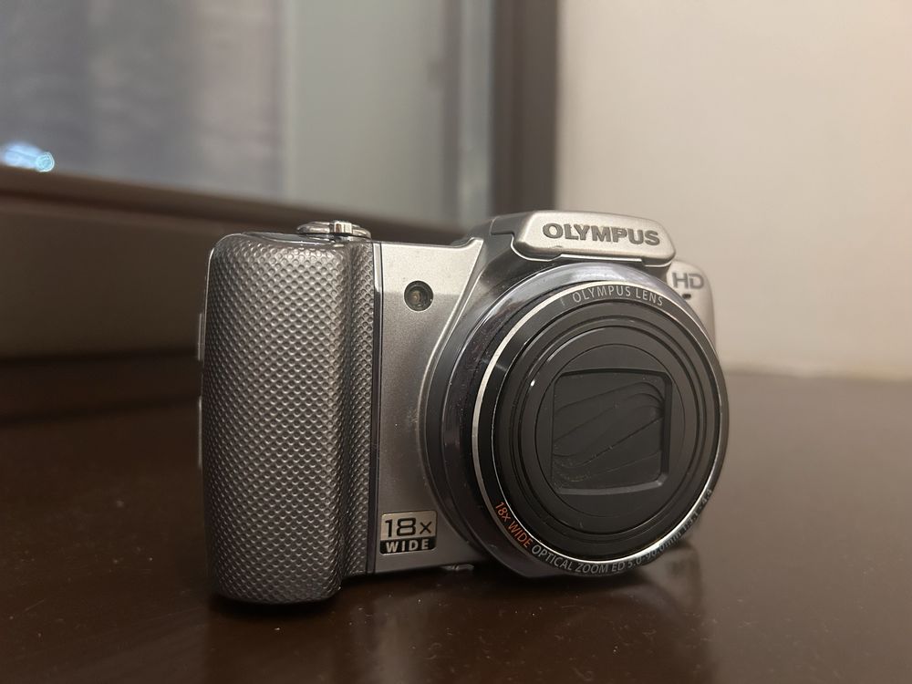 винтажный фотоаппарат olympus