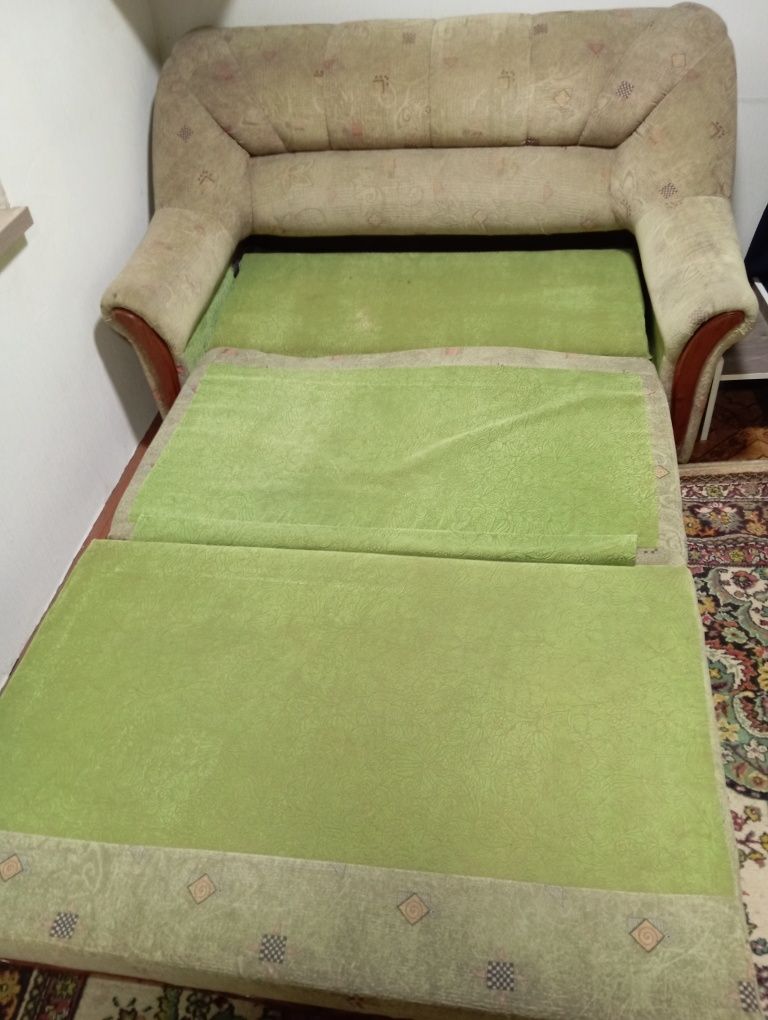 Срочно продам диван.