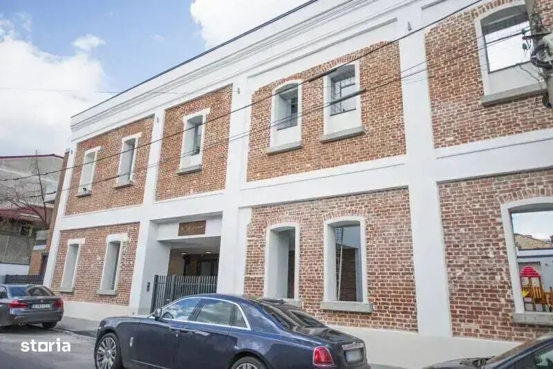 Apartament 3 camere  zona Parcul Carol !