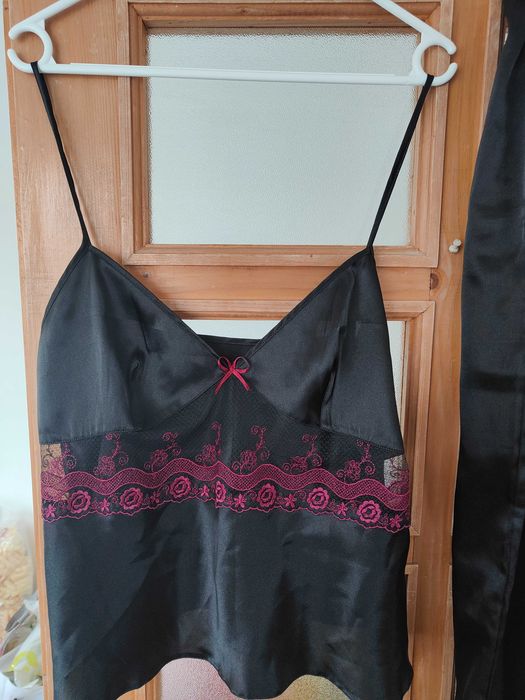 Compleu de satin negru