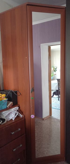 Шкаф угловой с зеркалом