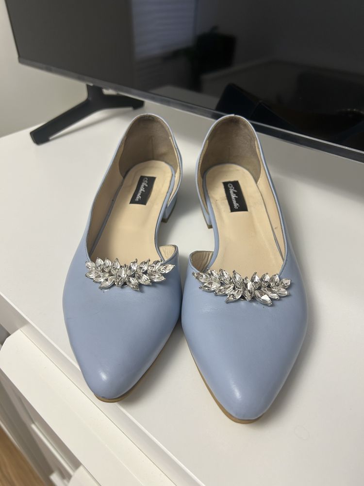 Pantofi cu toc mic albastru deschis/ baby blue