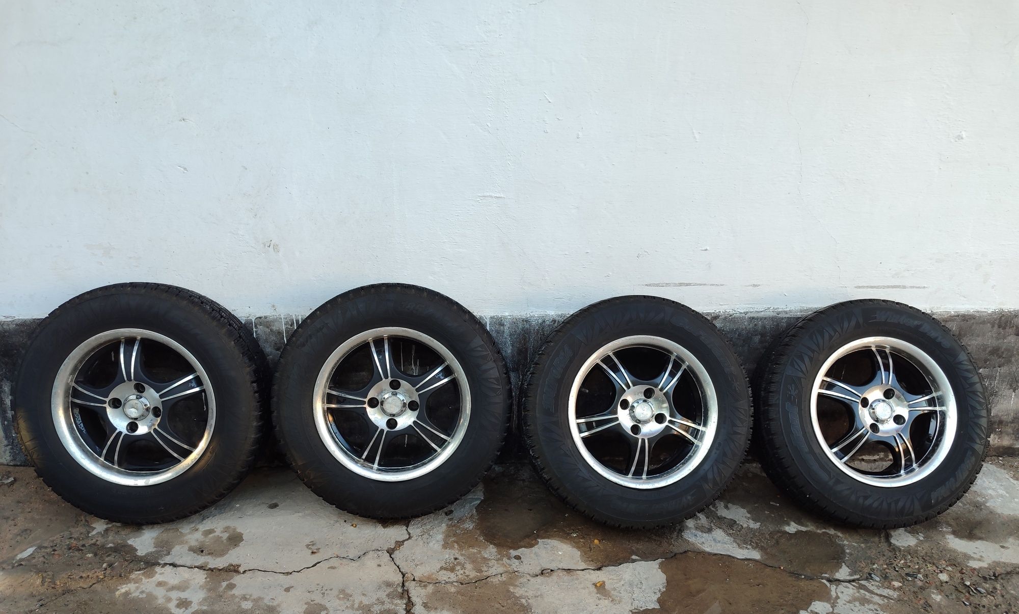 Диски R14 с резиной 185/70/R14 зимние новые