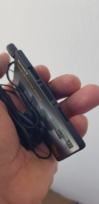 Radio portabil de colecție Sony SRF-220 FM/AM Radio card