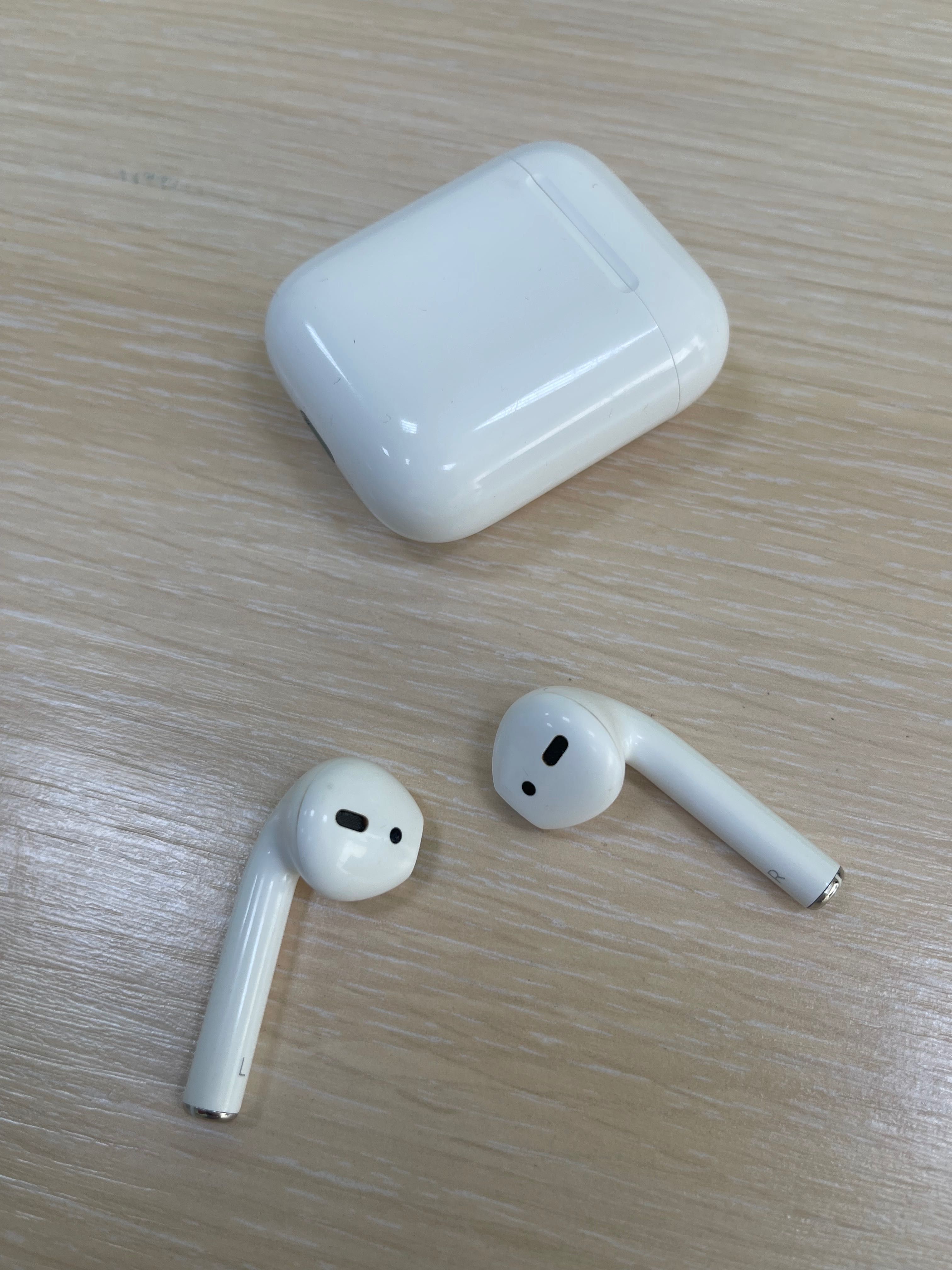 Оригинални Apple AirPods 2 (2nd Generation) + Кутийка за зареждане