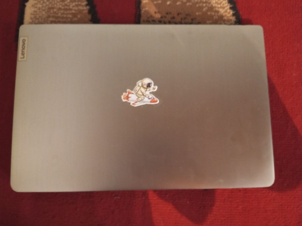 Lenovo Core i3 deyarli yangi ishlatilmagan