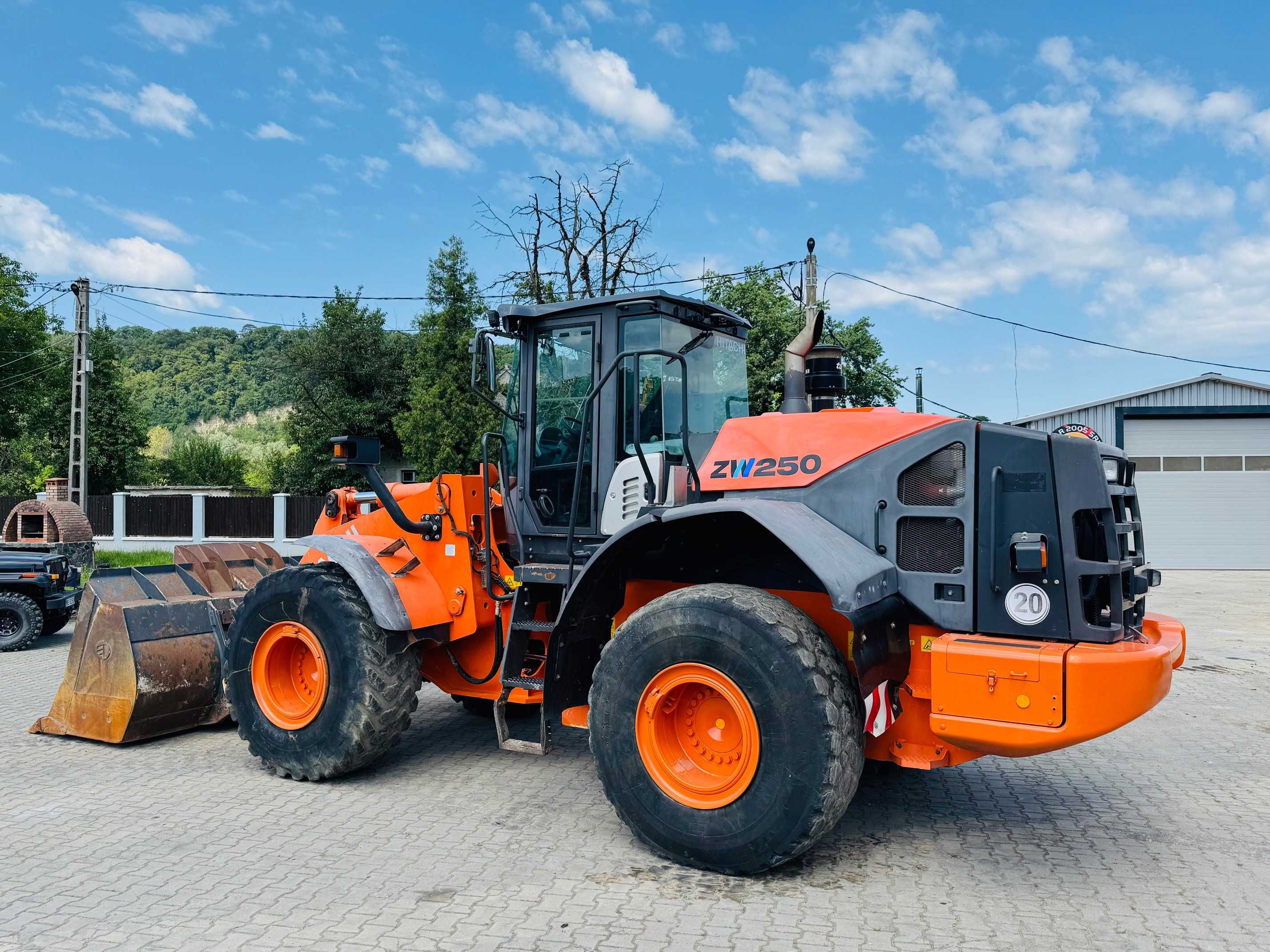 Incarcator frontal Hitachi ZW 250, an 2014, 22 tone, cupa 4 mc, TOP