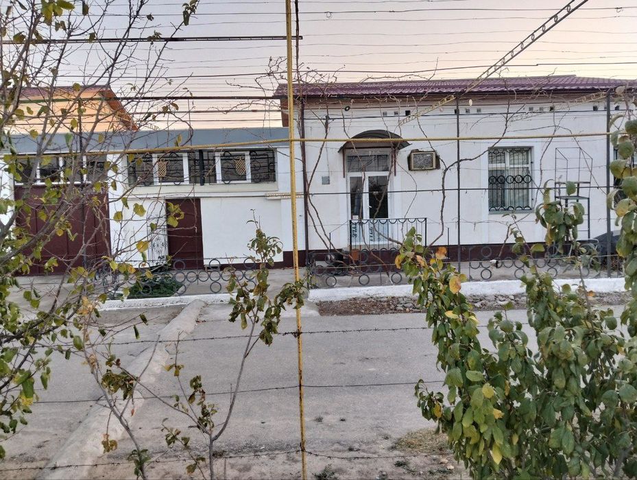 6 sotixli xonadon kotedj sotiladi